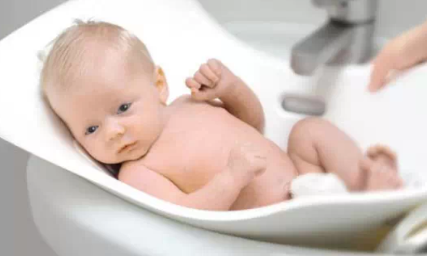 孩子发烧什么时候可以洗澡 孩子发烧洗澡时间