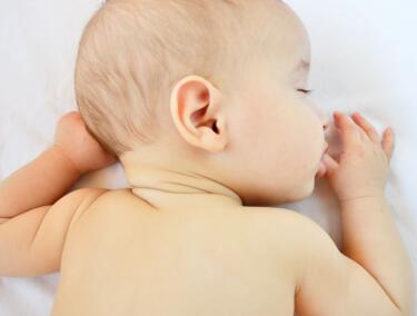 宝宝睡觉时有哪些异常可能是生病了 宝宝的异常表现