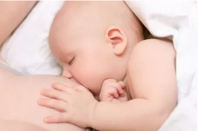 婴儿睡着吃奶有什么危害 宝宝吃奶睡觉怎么办
