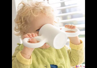 宝宝几岁可以开始喝鲜奶 喝牛奶有要注意什么