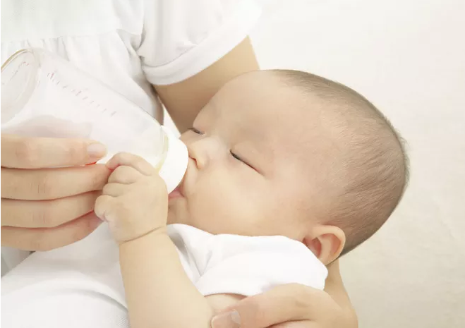 1岁的宝宝喝什么奶好 1岁后的宝宝有必要喝3段奶粉吗