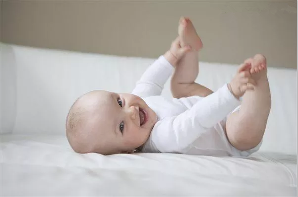 婴儿多大会笑出声 逗宝宝笑有什么好处