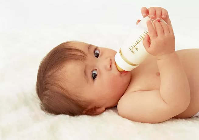 宝宝乳糖不耐受还可以喂母乳吗 宝宝乳糖不耐受有哪些症状