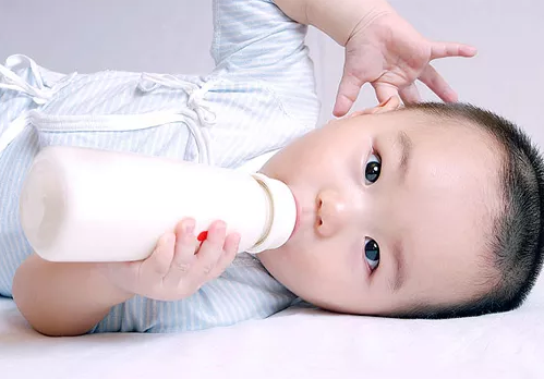 宝宝经常喝剩奶有什么危害 宝宝剩奶怎么处理