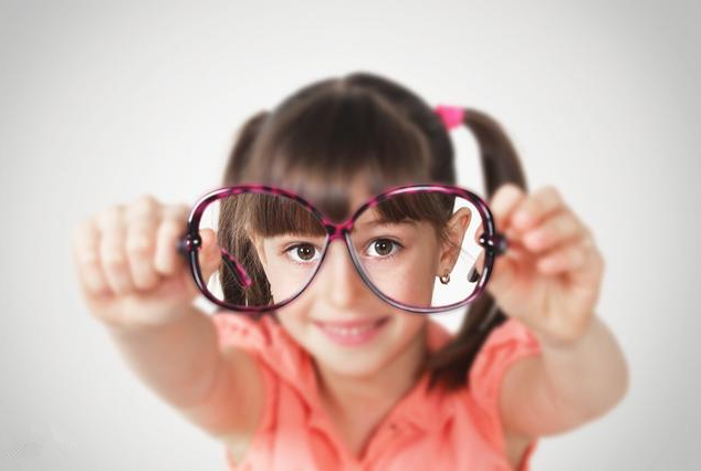 什么年龄孩子容易发生近视 孩子近视的常见误区