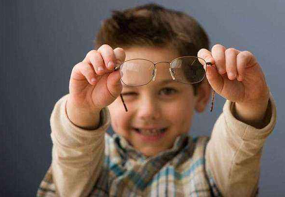孩子近视有什么表现 孩子近视恢复的关键时期