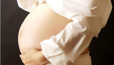 孕妇摸到肚子硬的东西是怎么回事 孕妇肚子硬对胎儿有影响吗