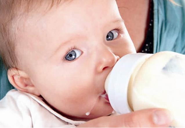 宝宝呛奶怎么办 宝宝呛奶后的急救处理