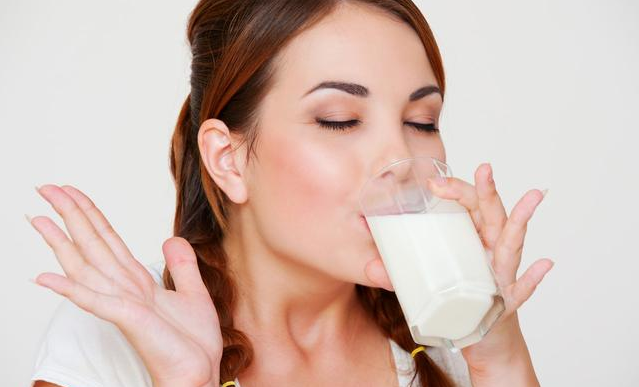 月经期间可以喝牛奶吗 女性喝牛奶有什么好处