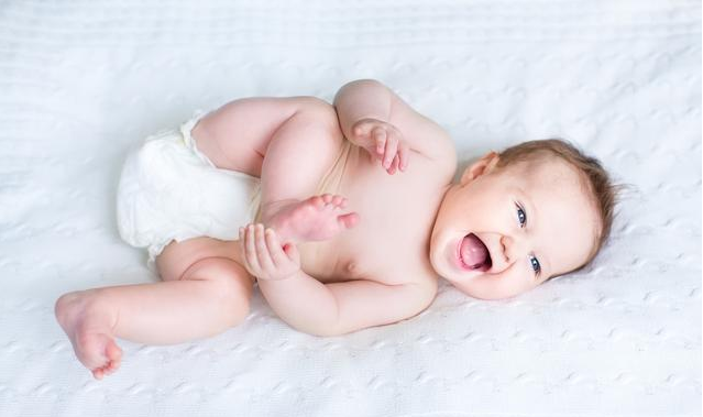 3个月宝宝翻身怎么训练 3个月宝宝翻身训练方法