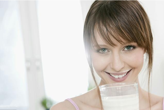 月经期间可以喝牛奶吗 女性喝牛奶有什么好处