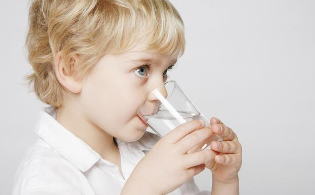 白开水|幼儿多喝白开水有哪些好处 宝宝不能喝什么样的白开水