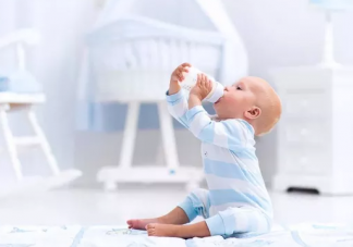 宝宝频繁吃夜奶有什么影响 宝宝频繁夜奶的危害