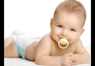 宝宝安抚奶嘴可以整夜含吗 含奶嘴睡觉的危害