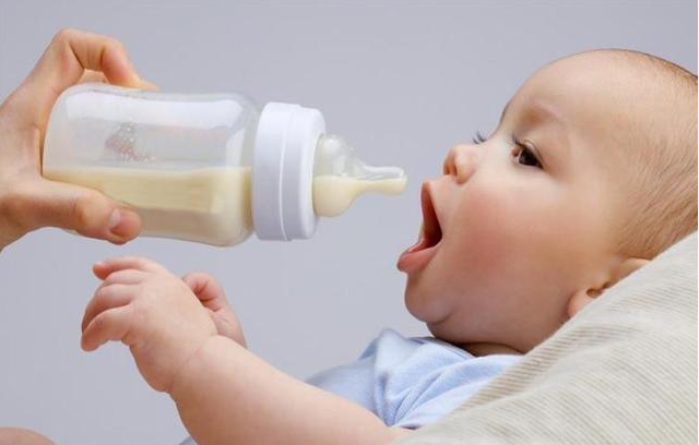 初乳黄色的可以给宝宝吃吗 宝宝吃初乳的好处