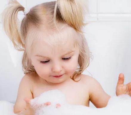 冬天给宝宝洗澡要注意什么 冬季怎么样给宝宝洗澡