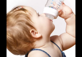 宝宝多大可以开始喝水了  宝宝六个月大可以喝水吗