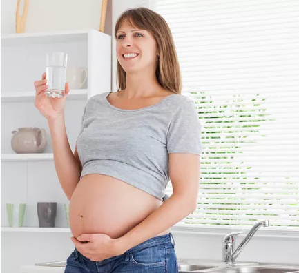 孕期羊水不足有什么预兆 孕期羊水不足的症状表现