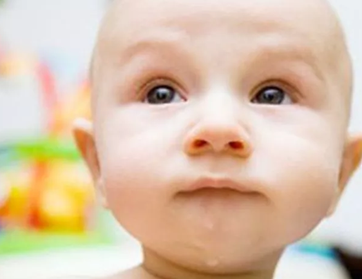 宝宝口水过敏怎么办 宝宝口水过敏长红斑点怎么治疗