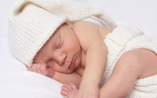 宝宝睡反觉怎样调整 2个月宝宝睡反觉的绝招