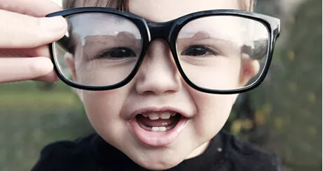 影响孩子视力的行为表现有哪些 孩子近视的8大危害