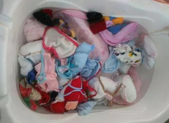 婴儿衣服可以和大人的一起洗吗 宝宝衣服污渍清洗方法
