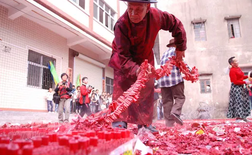 过年鞭炮声对宝宝有什么影响宝宝过年睡觉时间怎么安排