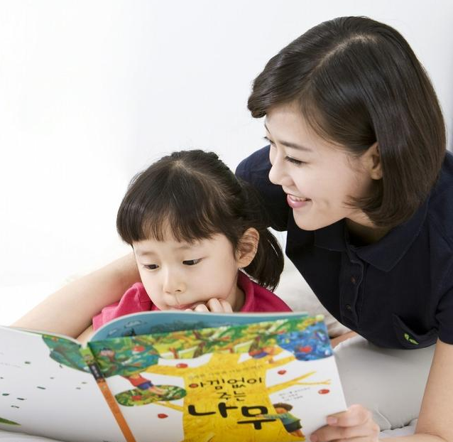 家长怎么陪孩子读绘本 家长陪孩子读绘本的方法