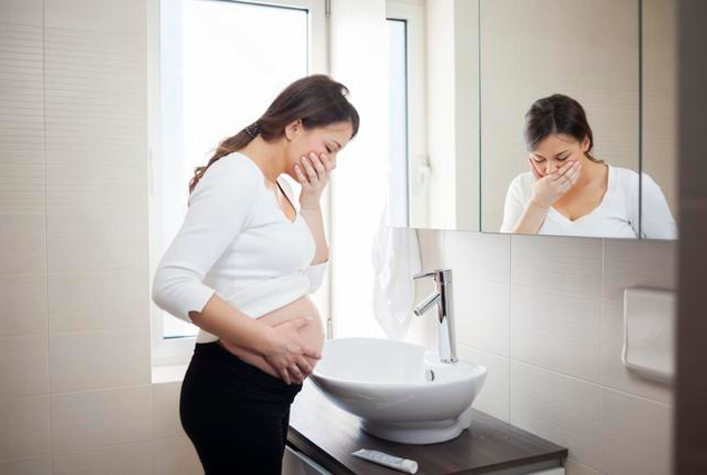 早孕反应和妊娠剧吐是一样的吗 孕期出现妊娠剧吐怎么办