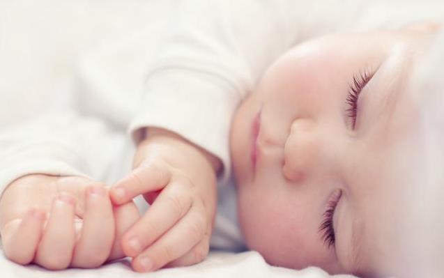 宝宝睡觉爱含乳头正常吗 宝宝奶睡的正确方式