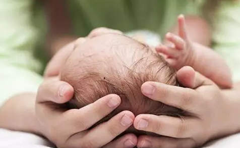 宝宝头垢形成的原因 宝宝头垢预防方法