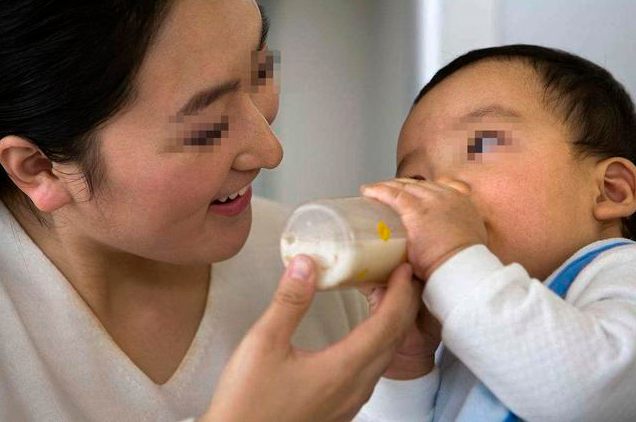 宝宝按需喂养还是按时喂奶好 怎么从按需喂奶到按时喂奶过渡