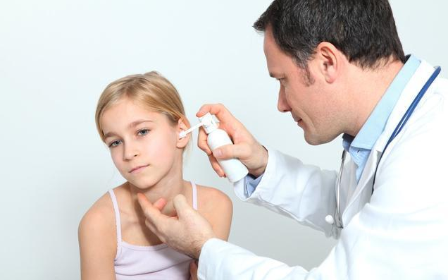 孩子中耳炎感染的早期症状有哪些 孩子中耳炎感染的早期症状
