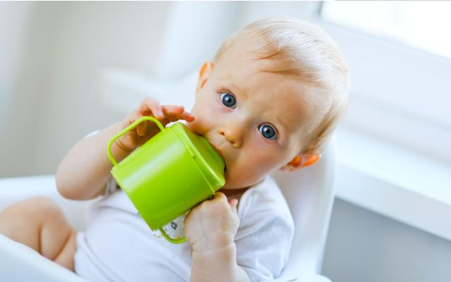 宝宝多大应该戒掉奶瓶 宝宝戒掉奶瓶后用什么喝奶