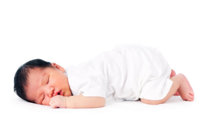 为什么宝宝喜欢趴着睡觉 新生儿如何正确睡觉