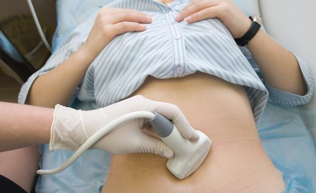 怀孕盆腔积液会影响宝宝发育吗 盆腔积液需不需要治疗