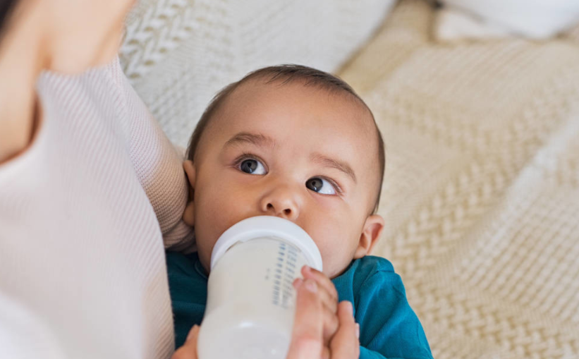 宝宝为什么会呛奶 宝宝呛奶后的正确处理方法