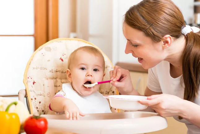 宝宝什么反应是吃饱了 宝宝吃饱了的4种反应