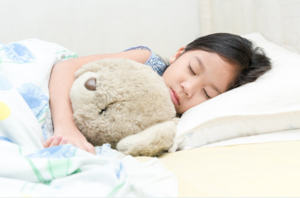 宝宝几点睡最好  抓住关键信号帮孩子养成睡眠习惯