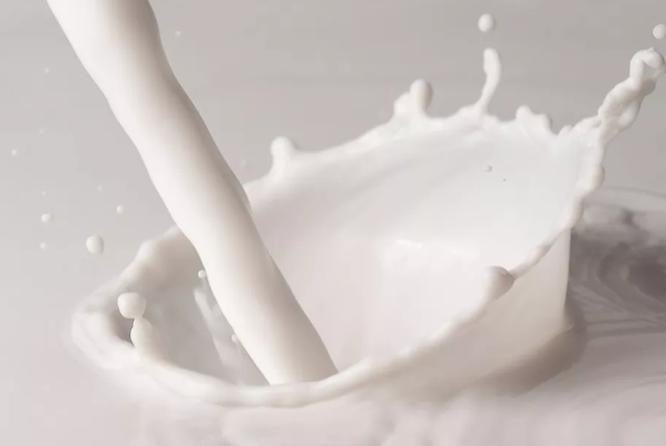 动物奶汁里面哪种营养最高 给宝宝选择羊奶粉好吗