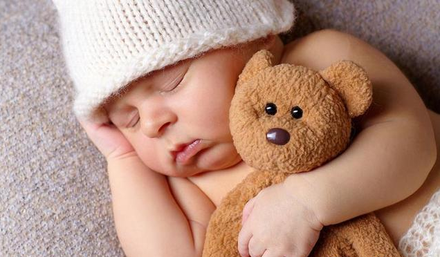 孩子头型睡偏了怎么办 宝宝头型的最佳调整时间