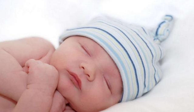 孩子头型睡偏了怎么办 宝宝头型的最佳调整时间