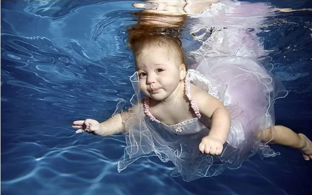 宝宝游泳佩戴脖圈安不安全 宝宝游泳的最佳方式