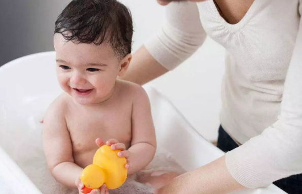 宝宝|宝宝害怕洗澡怎么办 宝宝害怕洗澡解决办法