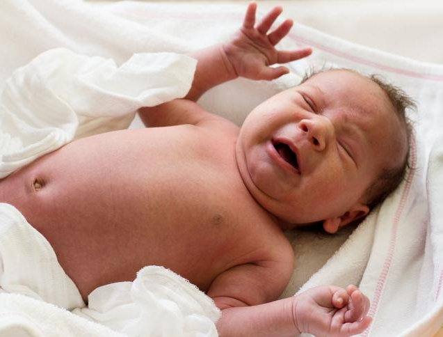肠绞痛|怎么判断宝宝是不是肠绞痛 缓解婴儿肠绞痛的方法