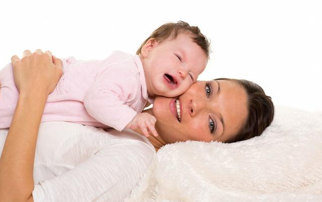 怎么判断宝宝是不是肠绞痛 缓解婴儿肠绞痛的方法