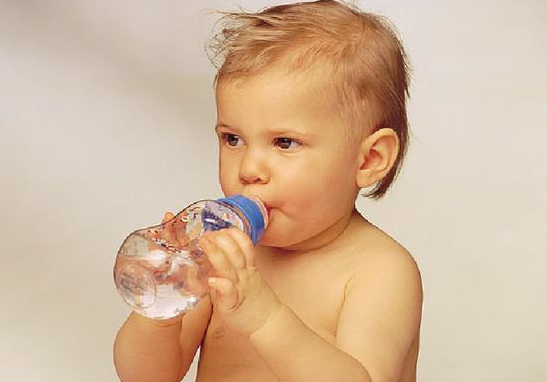 宝宝腹泻脱水怎么补液 宝宝腹泻脱水家庭护理