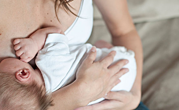 宝宝喜欢摸乳房的原因 宝宝喜欢摸乳房怎么办