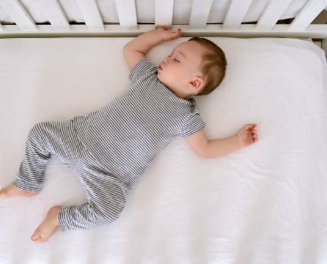 宝宝睡觉滚下床怎么办 如何预防宝宝睡觉滚下床