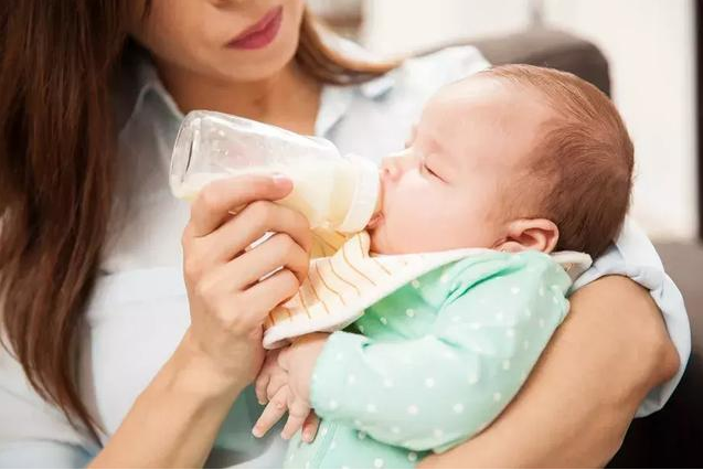 母乳稀会导致宝宝营养不良吗 奶水稀怎么让母乳变浓